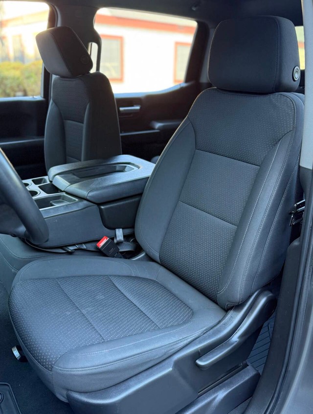 Chevrolet Silverado 1500 Vehicle Full-screen Gallery Image 12