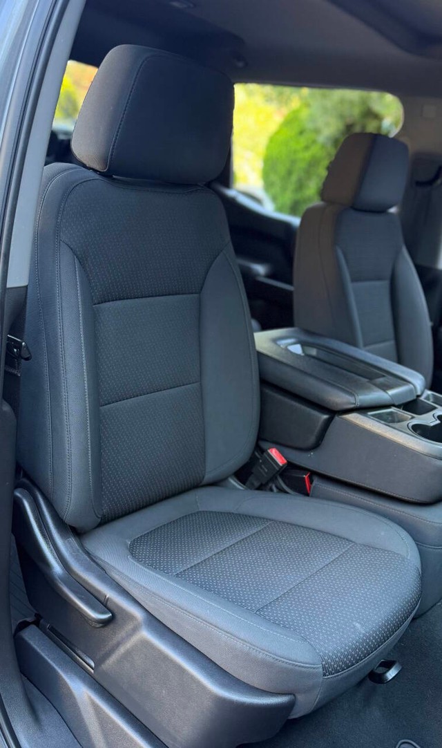 Chevrolet Silverado 1500 Vehicle Full-screen Gallery Image 13