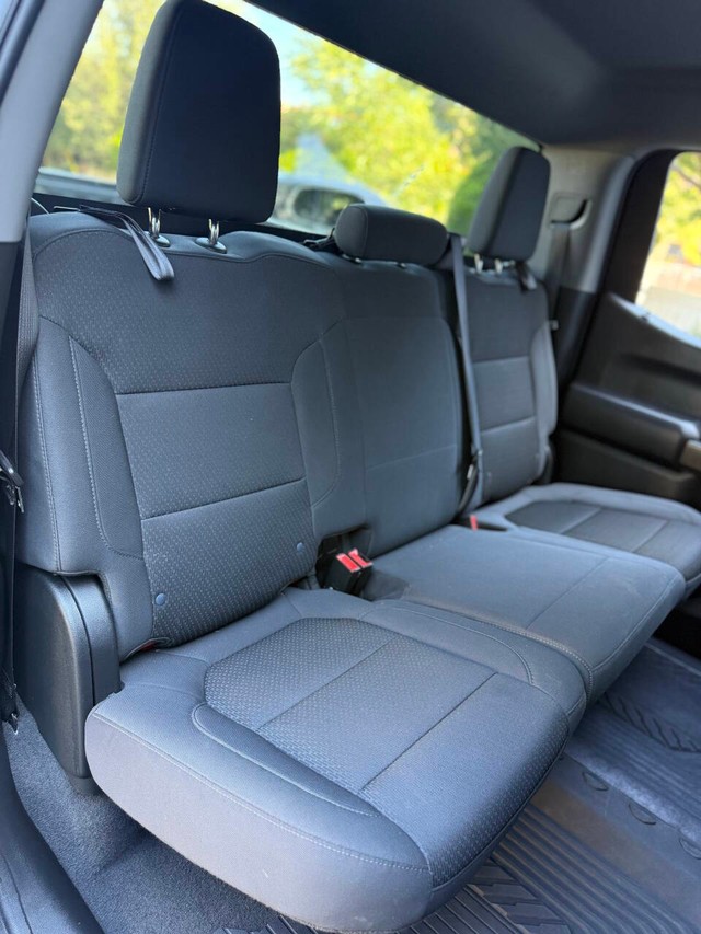 Chevrolet Silverado 1500 Vehicle Full-screen Gallery Image 14