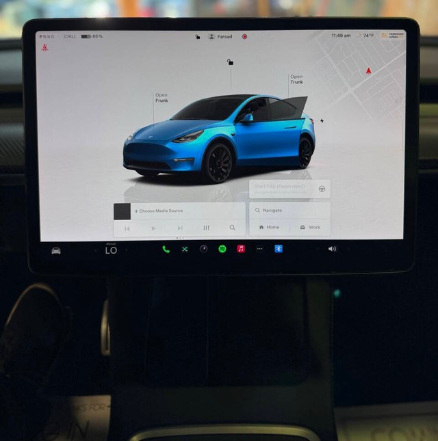 Tesla Model Y Vehicle Full-screen Gallery Image 11
