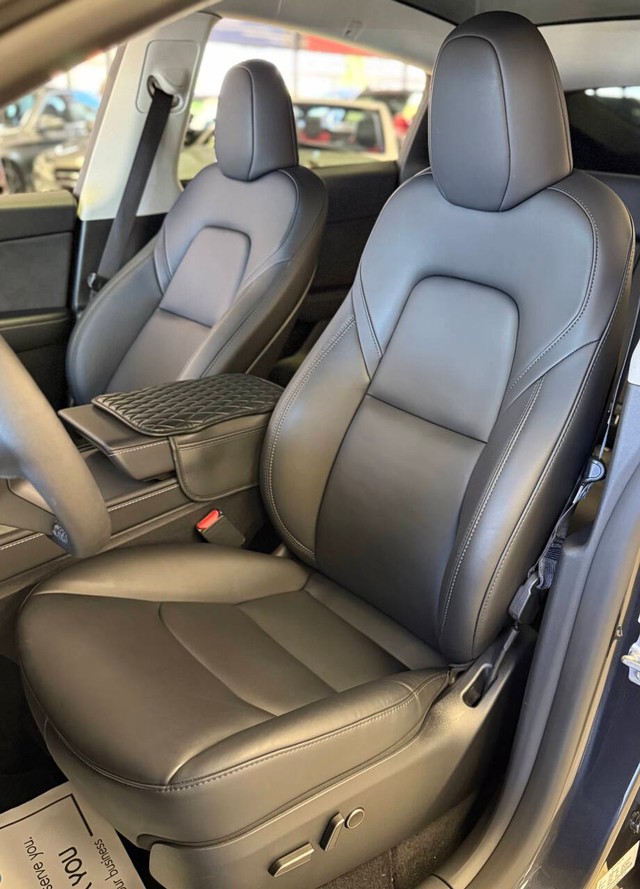 Tesla Model Y Vehicle Full-screen Gallery Image 13