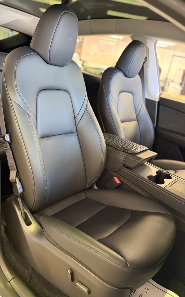 Tesla Model Y Vehicle Full-screen Gallery Image 14