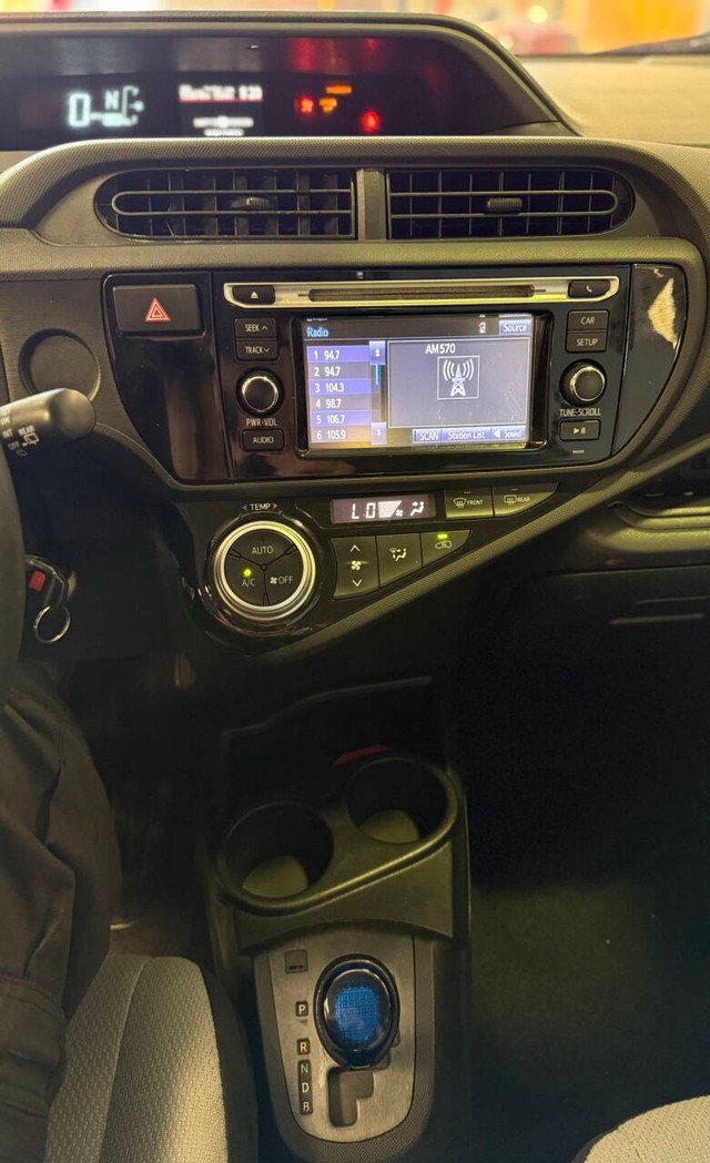 Toyota Prius c Vehicle Full-screen Gallery Image 11