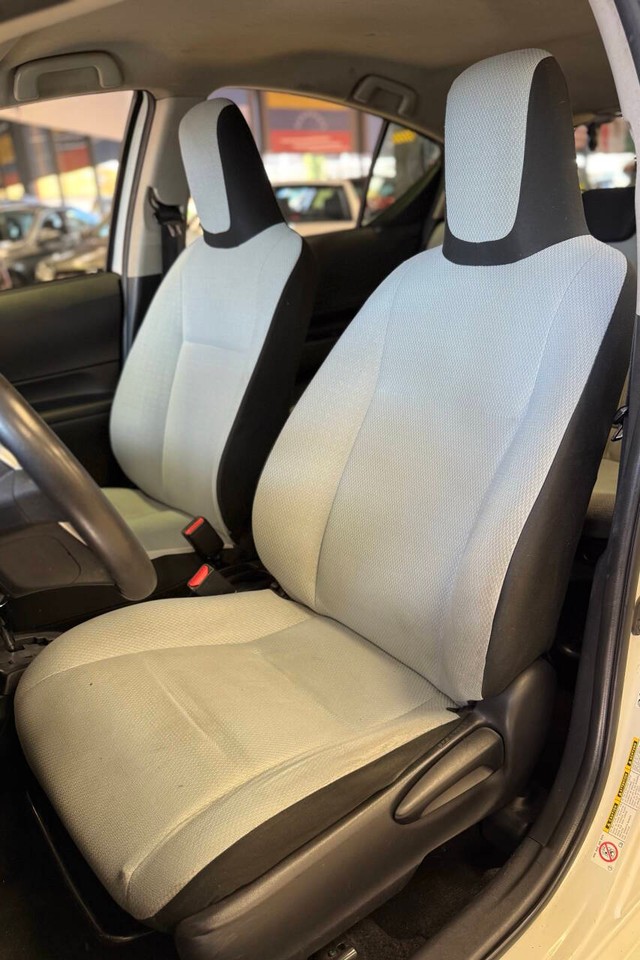 Toyota Prius c Vehicle Full-screen Gallery Image 12