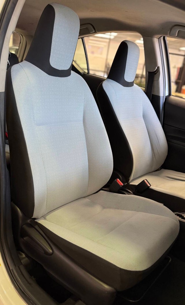 Toyota Prius c Vehicle Full-screen Gallery Image 13