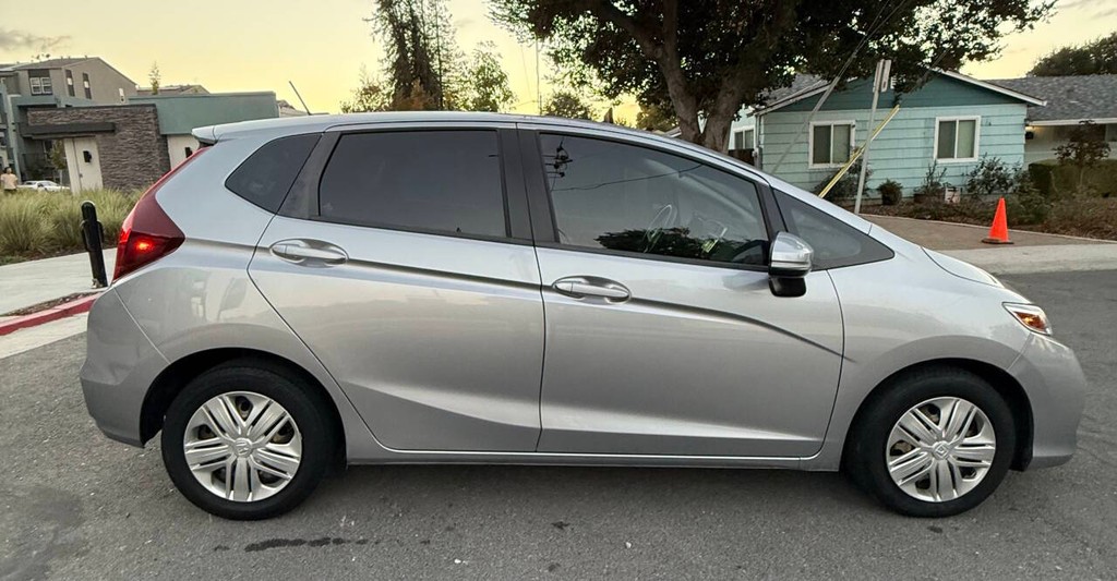 Honda Fit Vehicle Full-screen Gallery Image 05