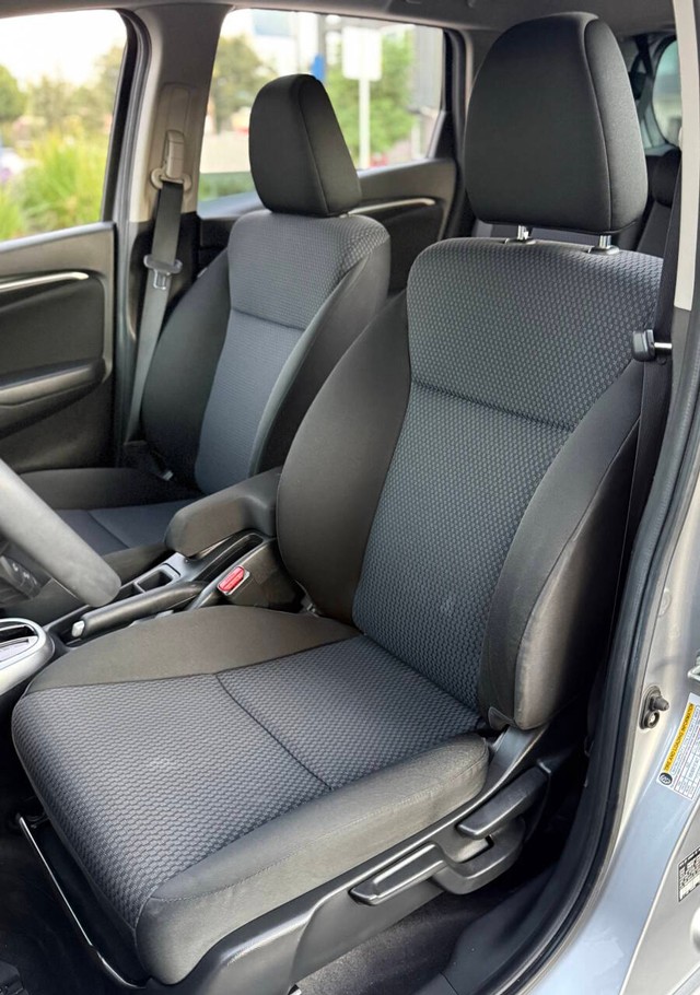 Honda Fit Vehicle Full-screen Gallery Image 12