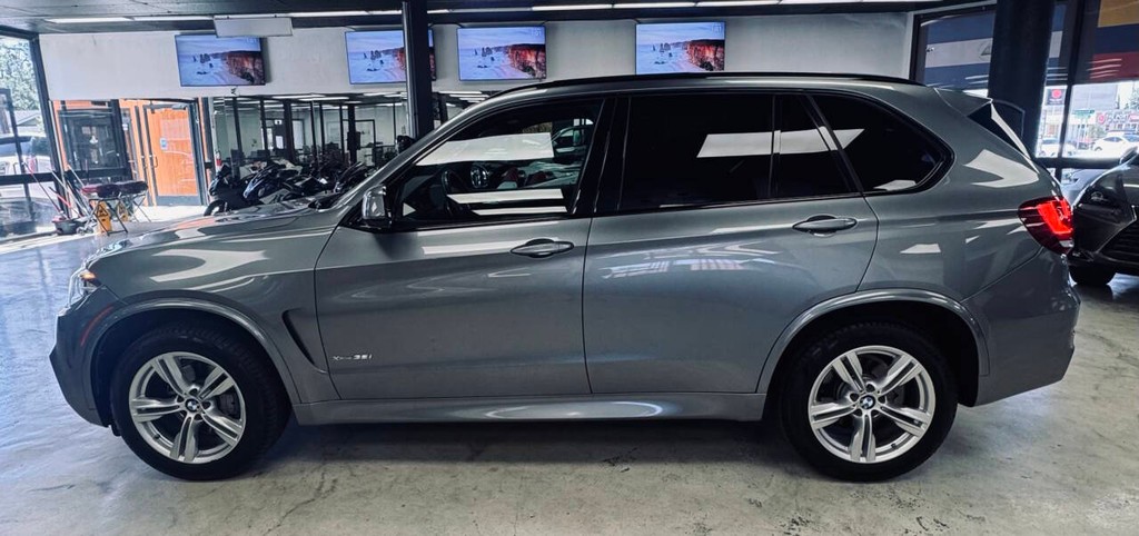 BMW X5 Vehicle Full-screen Gallery Image 04