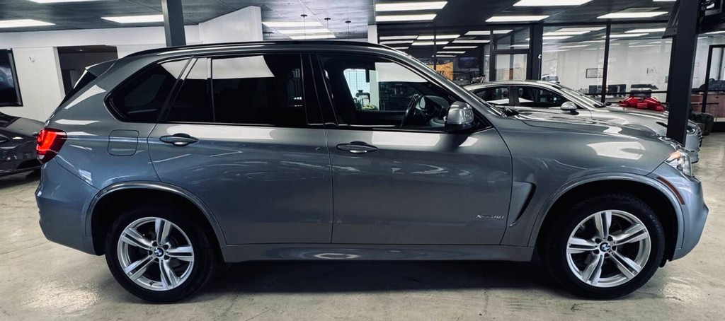 BMW X5 Vehicle Full-screen Gallery Image 05