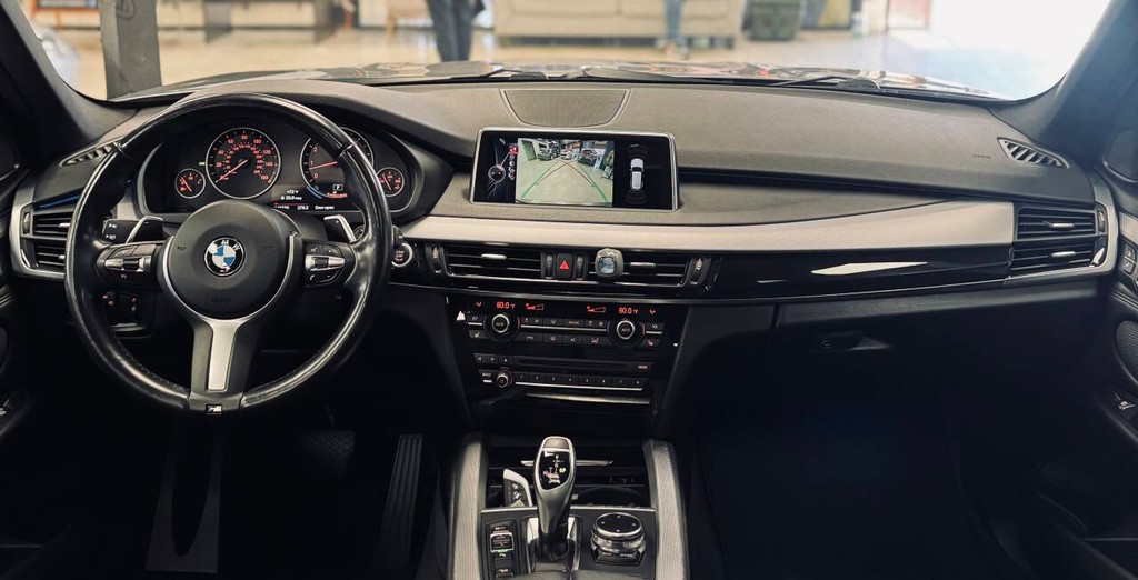 BMW X5 Vehicle Full-screen Gallery Image 13