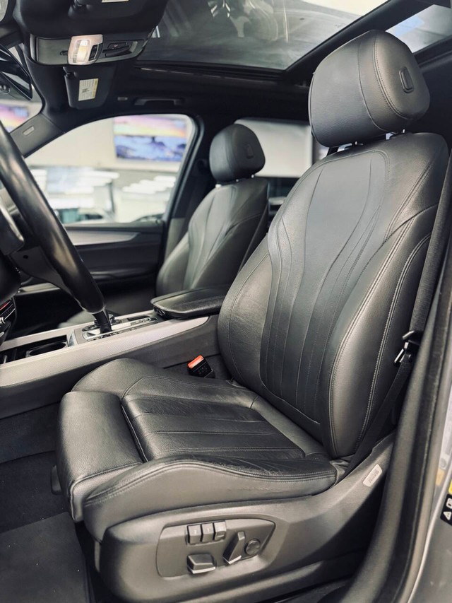 BMW X5 Vehicle Full-screen Gallery Image 14