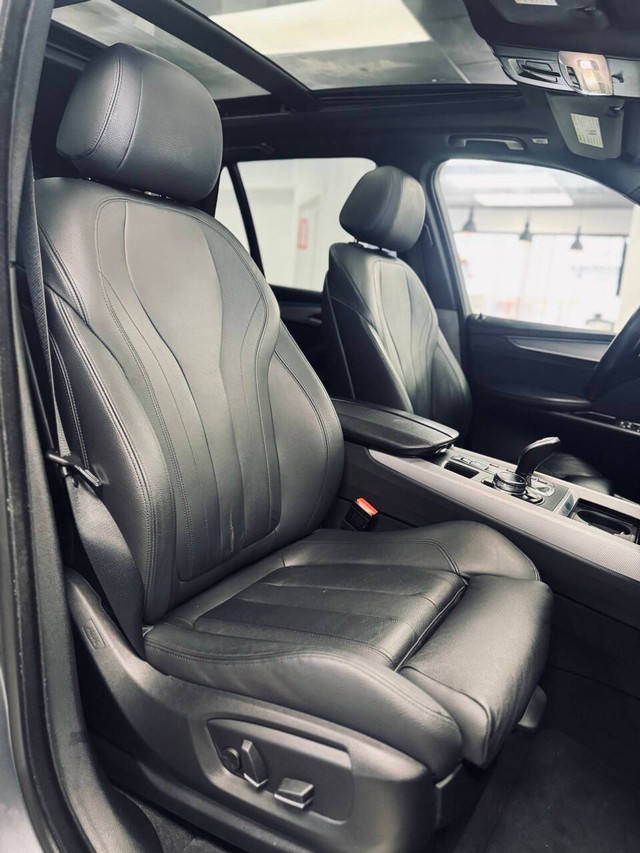 BMW X5 Vehicle Full-screen Gallery Image 15