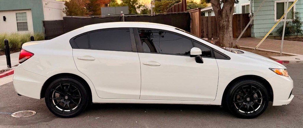Honda Civic Vehicle Full-screen Gallery Image 04