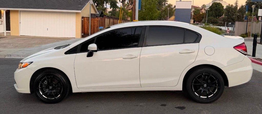 Honda Civic Vehicle Full-screen Gallery Image 05