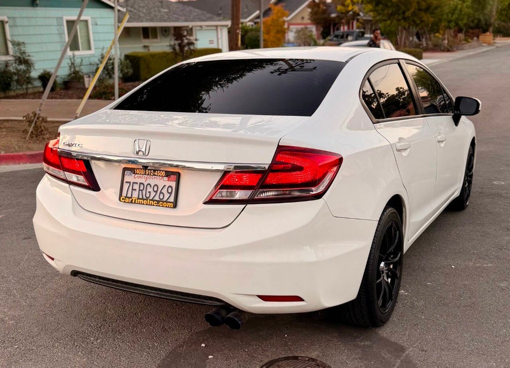 Honda Civic Vehicle Full-screen Gallery Image 07