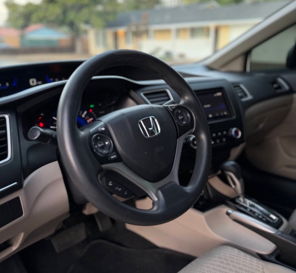 Honda Civic Vehicle Full-screen Gallery Image 09