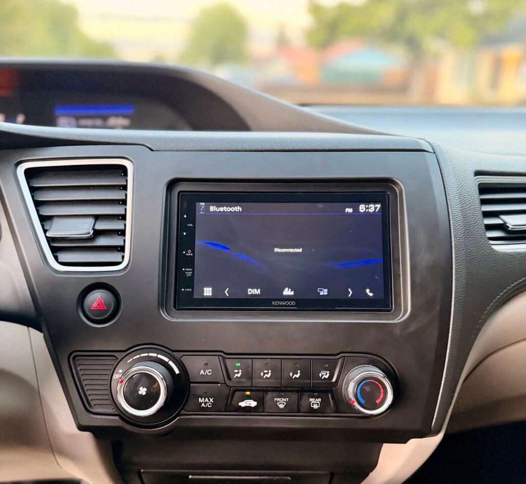 Honda Civic Vehicle Full-screen Gallery Image 11