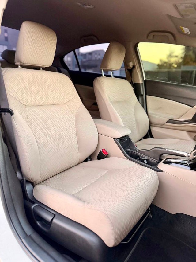 Honda Civic Vehicle Full-screen Gallery Image 14