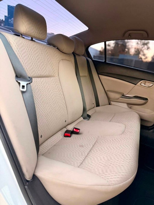 Honda Civic Vehicle Full-screen Gallery Image 15