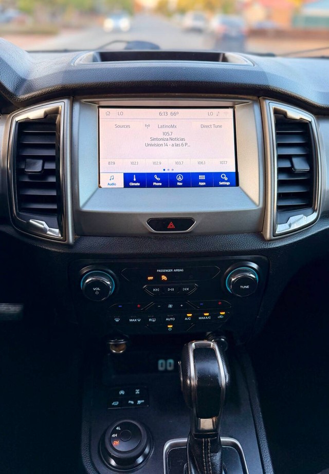 Ford Ranger Vehicle Full-screen Gallery Image 11