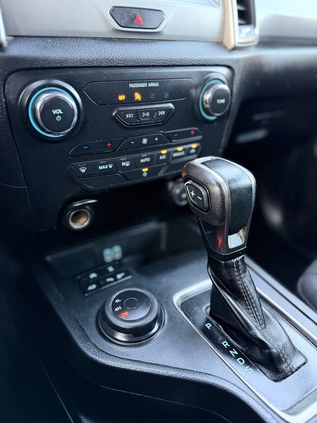 Ford Ranger Vehicle Full-screen Gallery Image 12