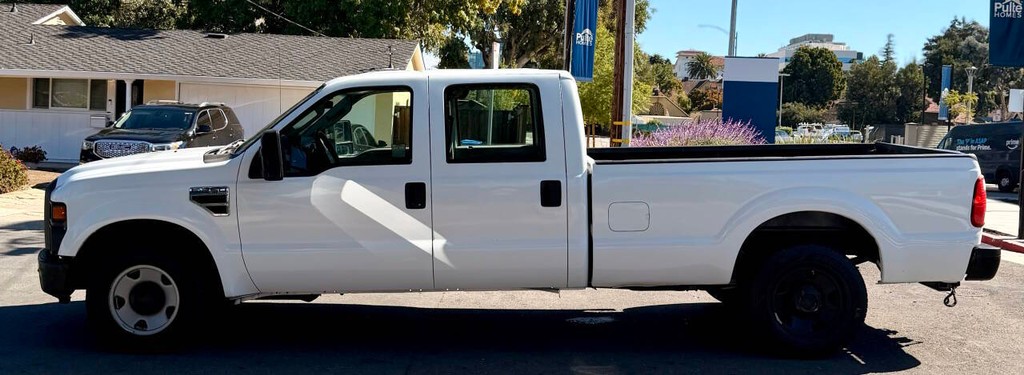 Ford Super Duty F-250 SRW Vehicle Full-screen Gallery Image 04