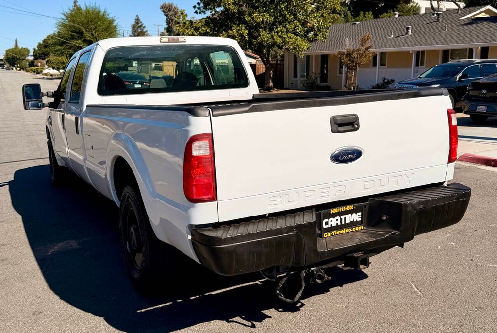 Ford Super Duty F-250 SRW Vehicle Full-screen Gallery Image 06