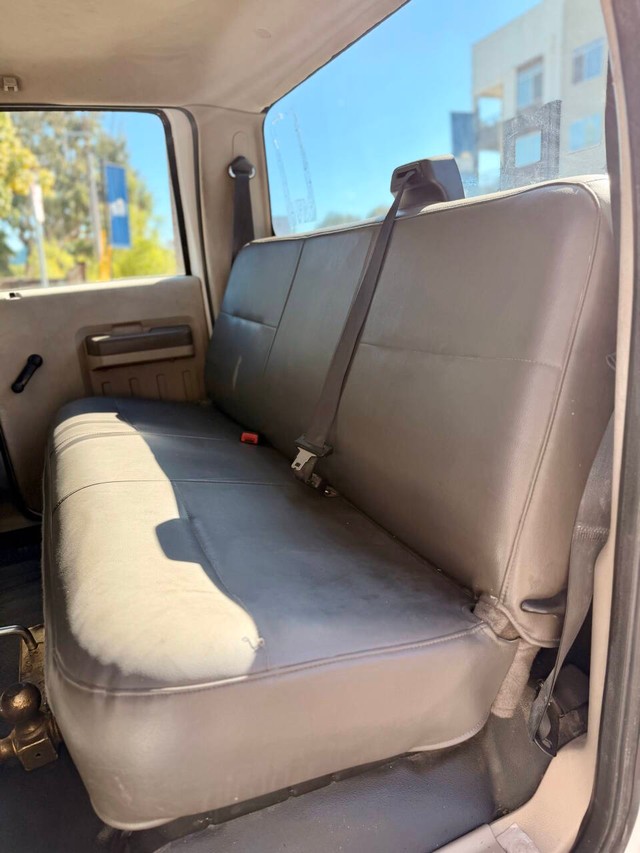 Ford Super Duty F-250 SRW Vehicle Full-screen Gallery Image 11