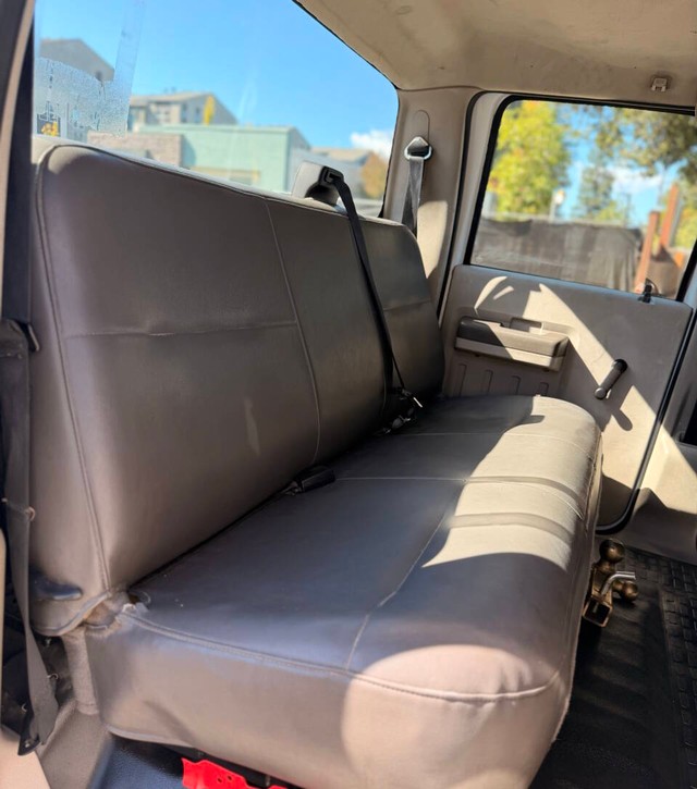 Ford Super Duty F-250 SRW Vehicle Full-screen Gallery Image 13