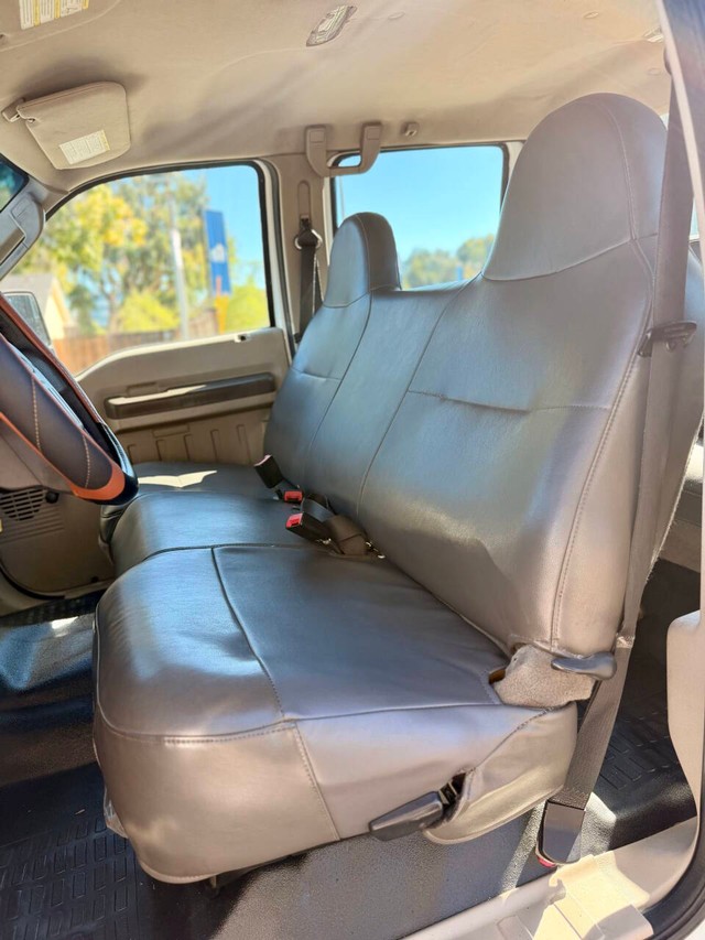 Ford Super Duty F-250 SRW Vehicle Full-screen Gallery Image 14