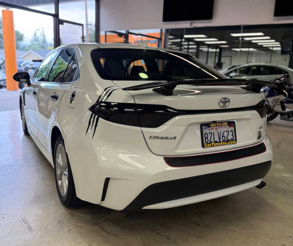 Toyota Corolla Vehicle Full-screen Gallery Image 06