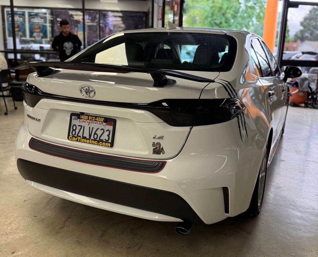 Toyota Corolla Vehicle Full-screen Gallery Image 08