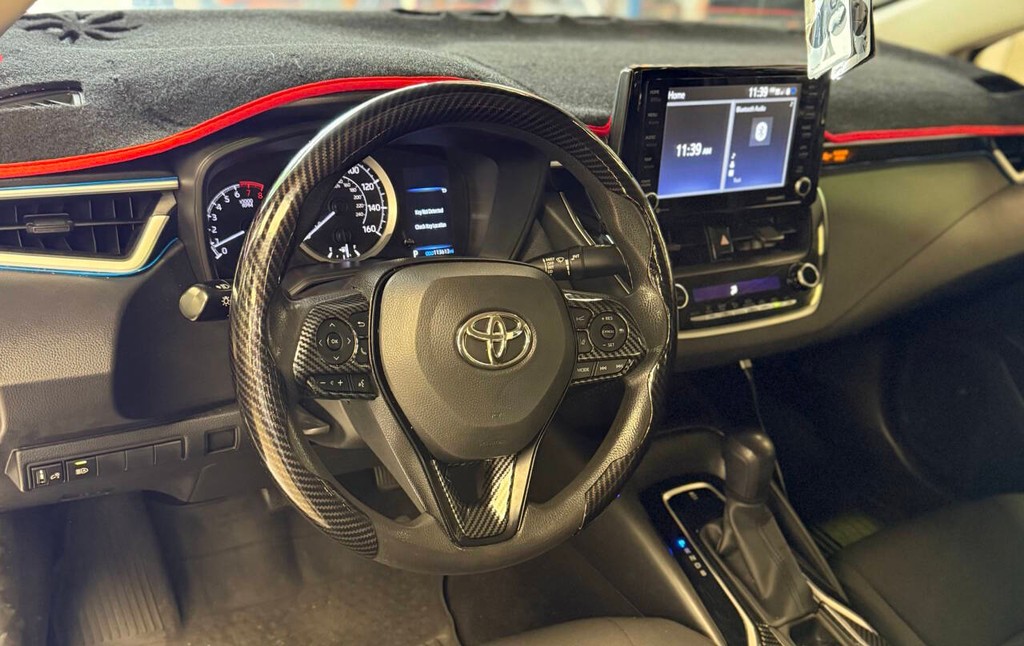 Toyota Corolla Vehicle Full-screen Gallery Image 09