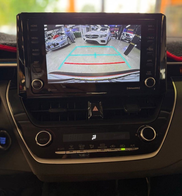 Toyota Corolla Vehicle Full-screen Gallery Image 11