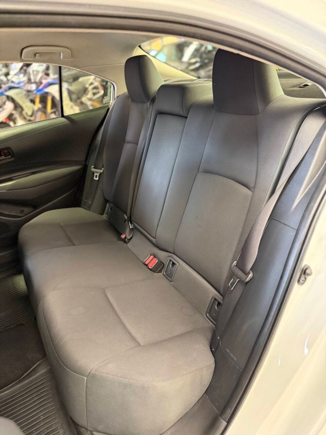 Toyota Corolla Vehicle Full-screen Gallery Image 16