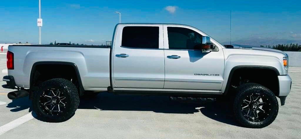 GMC Sierra 2500HD Vehicle Full-screen Gallery Image 08