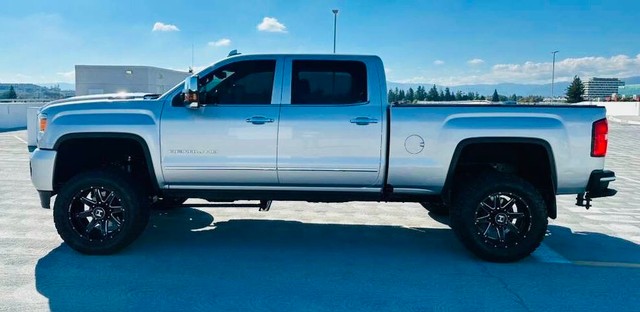 GMC Sierra 2500HD Vehicle Full-screen Gallery Image 04