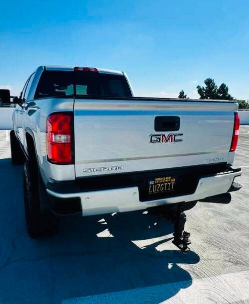 GMC Sierra 2500HD Vehicle Full-screen Gallery Image 05