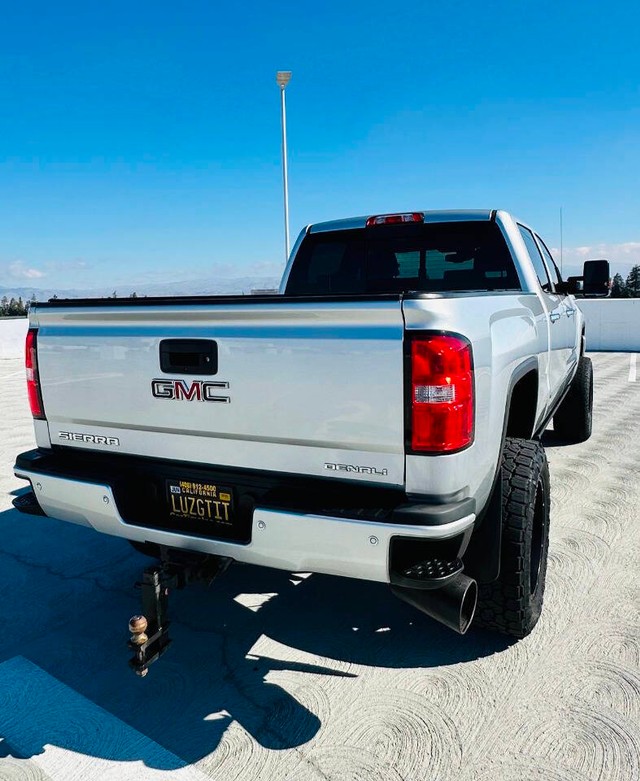 GMC Sierra 2500HD Vehicle Full-screen Gallery Image 07