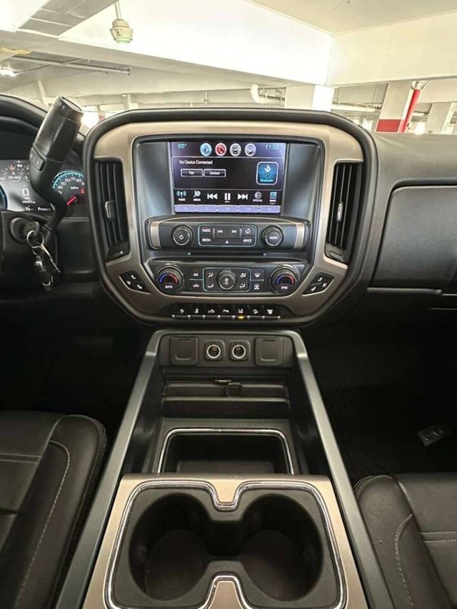 GMC Sierra 2500HD Vehicle Full-screen Gallery Image 10