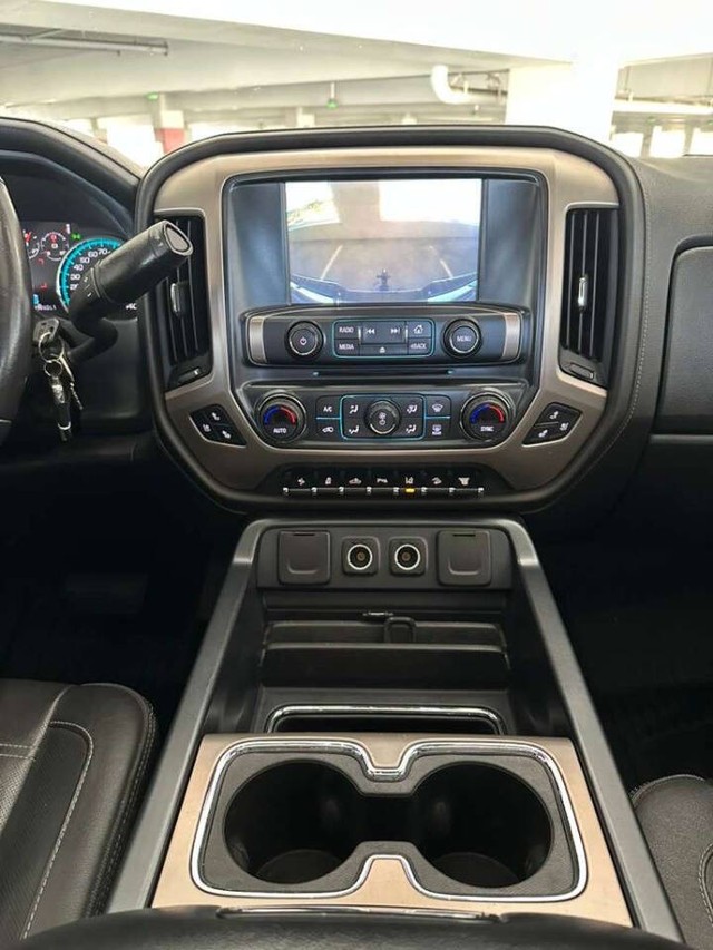 GMC Sierra 2500HD Vehicle Full-screen Gallery Image 11