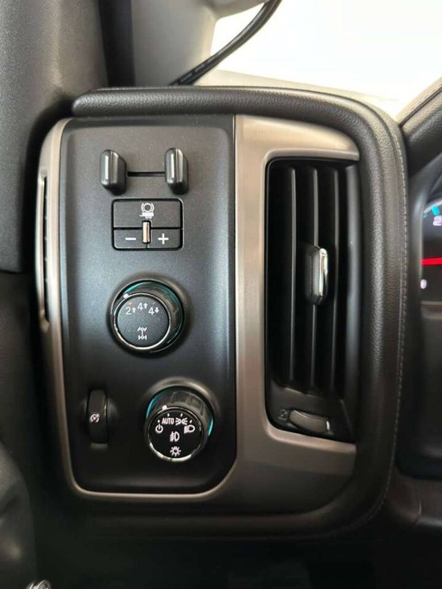 GMC Sierra 2500HD Vehicle Full-screen Gallery Image 12