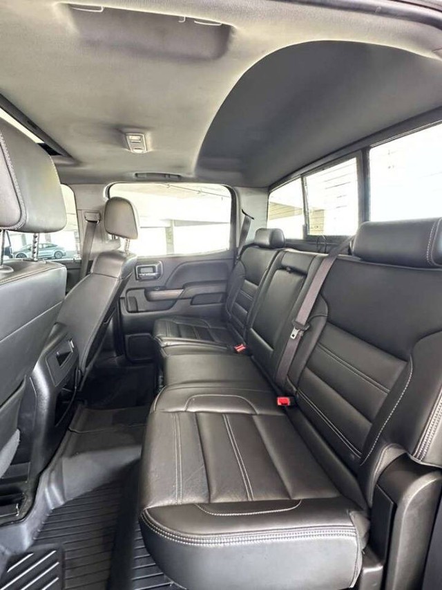 GMC Sierra 2500HD Vehicle Full-screen Gallery Image 15