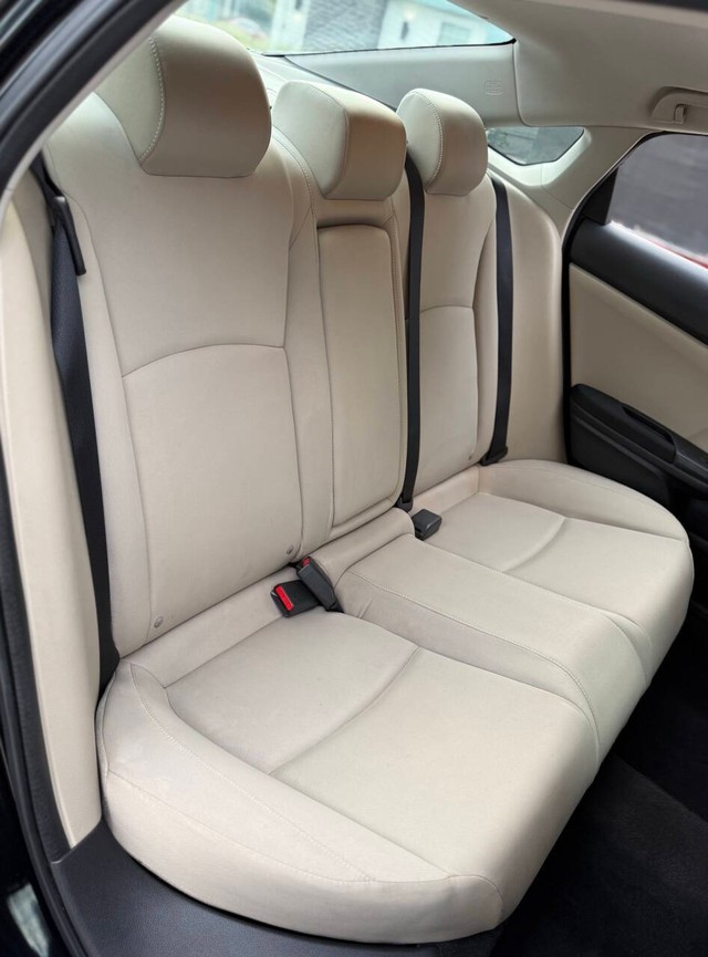 Honda Civic Sedan Vehicle Full-screen Gallery Image 14