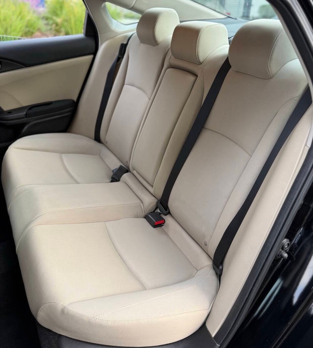 Honda Civic Sedan Vehicle Full-screen Gallery Image 15