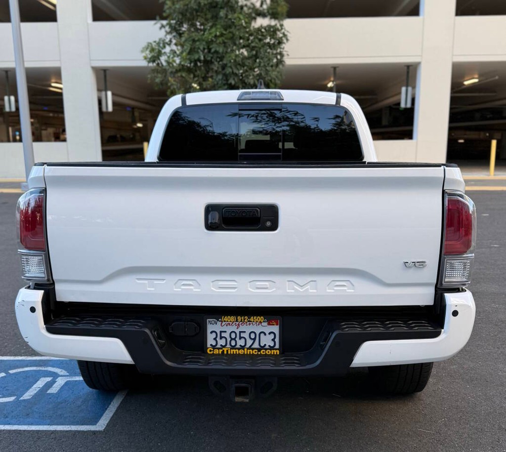 Toyota Tacoma 4WD Vehicle Full-screen Gallery Image 07