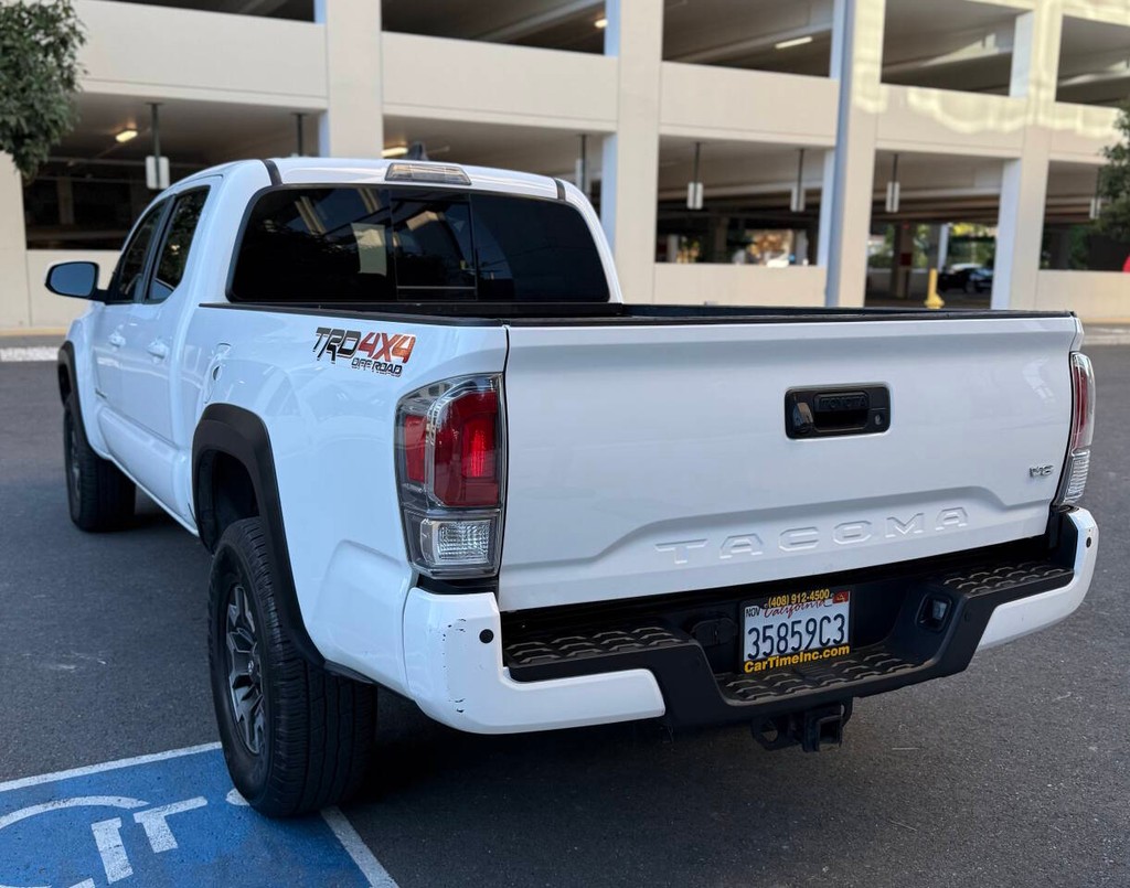 Toyota Tacoma 4WD Vehicle Full-screen Gallery Image 08