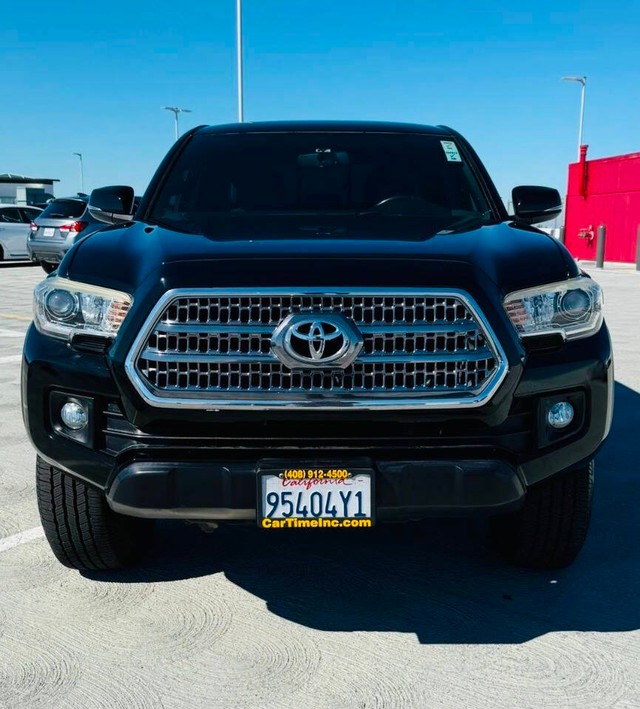 Toyota Tacoma Vehicle Full-screen Gallery Image 02