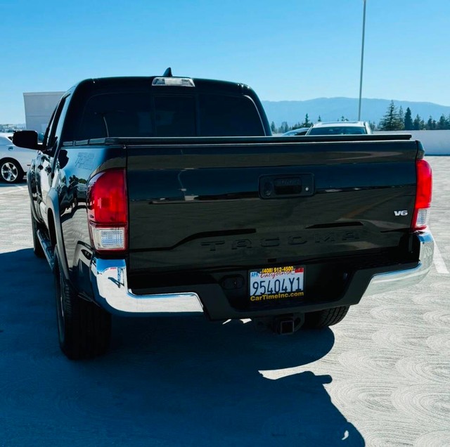 Toyota Tacoma Vehicle Full-screen Gallery Image 05