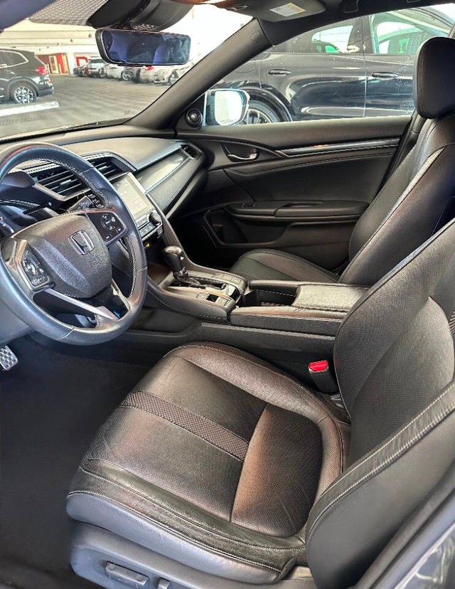 Honda Civic Hatchback Vehicle Full-screen Gallery Image 09